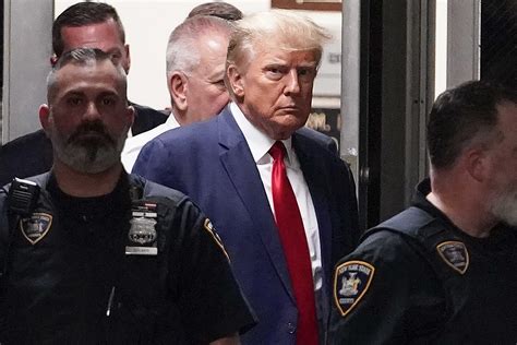 Trump arrives at Atlanta jail to surrender on charges he tried to overturn 2020 election loss